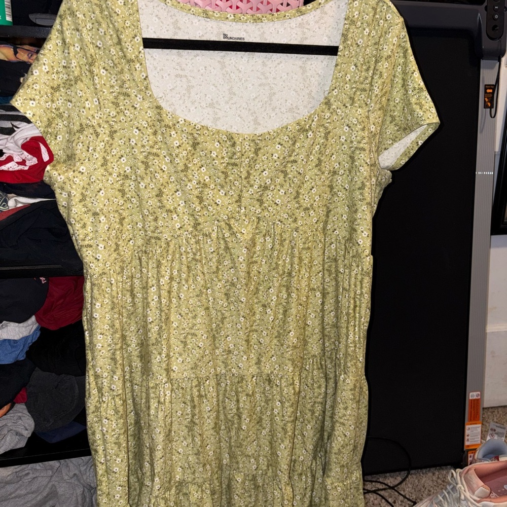 No Boundaries Olive and Cream Patterned Top (worn once)